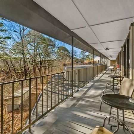 Stonegate Lodge King Bed Wifi 50 In Roku Tv Salt Water Pool Room # 101 Eureka Springs Εξωτερικό φωτογραφία