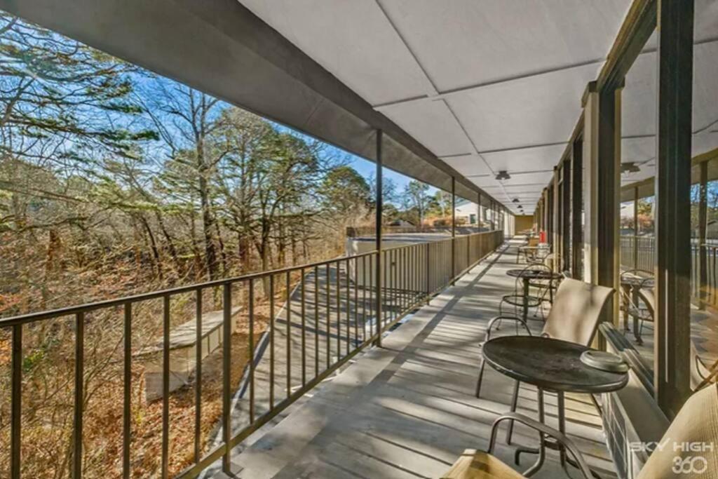 Stonegate Lodge King Bed Wifi 50 In Roku Tv Salt Water Pool Room # 101 Eureka Springs Εξωτερικό φωτογραφία