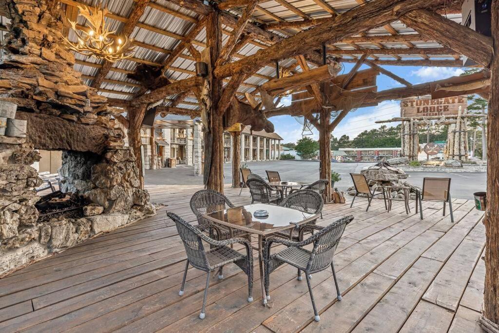 Stonegate Lodge King Bed Wifi 50 In Roku Tv Salt Water Pool Room # 101 Eureka Springs Εξωτερικό φωτογραφία