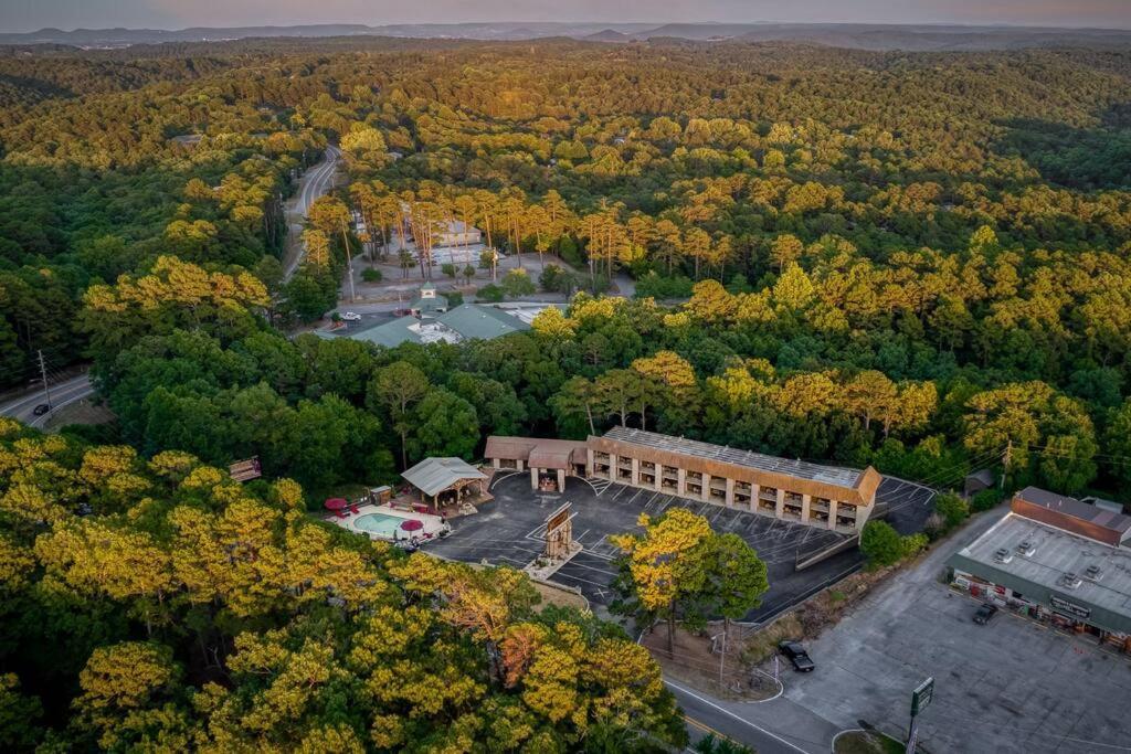 Stonegate Lodge King Bed Wifi 50 In Roku Tv Salt Water Pool Room # 101 Eureka Springs Εξωτερικό φωτογραφία