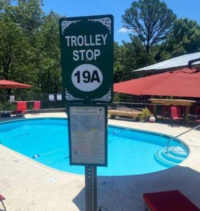 Stonegate Lodge King Bed Wifi 50 In Roku Tv Salt Water Pool Room # 101 Eureka Springs Εξωτερικό φωτογραφία