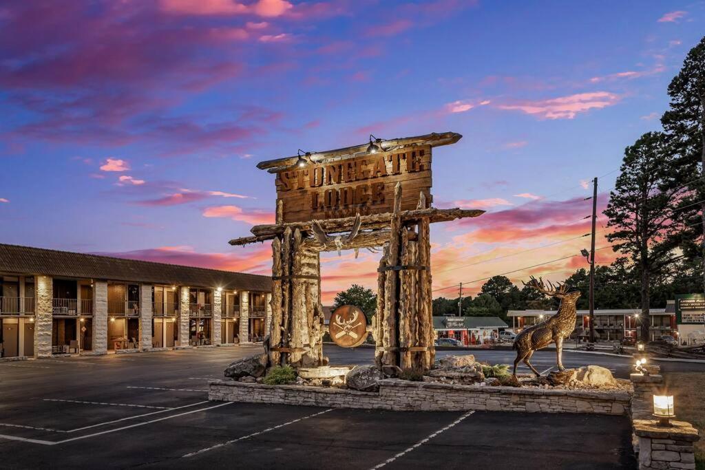 Stonegate Lodge King Bed Wifi 50 In Roku Tv Salt Water Pool Room # 101 Eureka Springs Εξωτερικό φωτογραφία