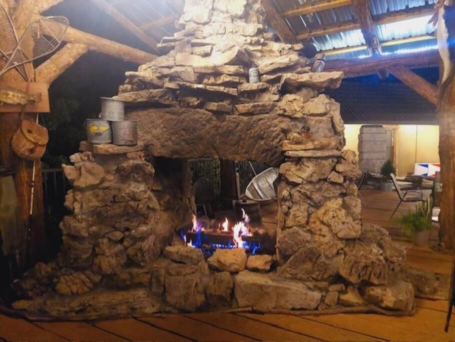 Stonegate Lodge King Bed Wifi 50 In Roku Tv Salt Water Pool Room # 101 Eureka Springs Εξωτερικό φωτογραφία